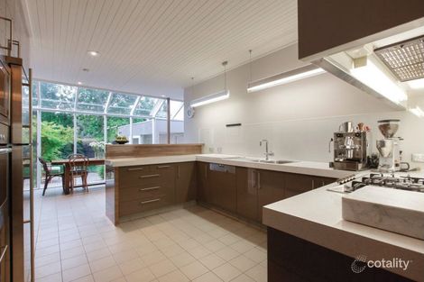 Property photo of 14 Rossfield Avenue Kew VIC 3101