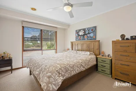 Property photo of 3 Timbertop Rise Maiden Gully VIC 3551