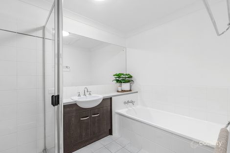 Property photo of 70 Greenway Circuit Mount Ommaney QLD 4074