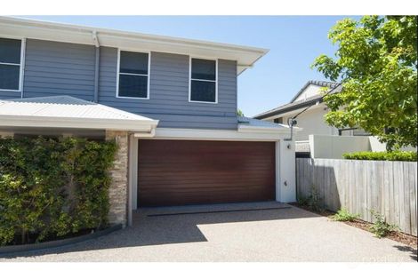 2/5 ASHTON ST, LABRADOR, QLD 4215
