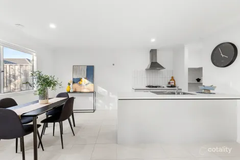 Property photo of 33 Progress Drive Fraser Rise VIC 3336