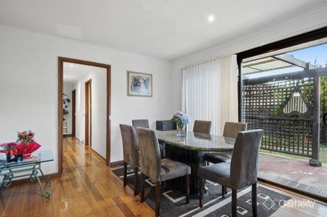 Property photo of 11 Clangula Court Endeavour Hills VIC 3802