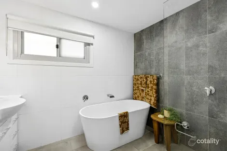 Property photo of 5 Sandstone Crescent Tascott NSW 2250