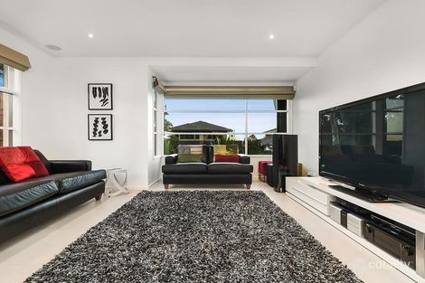 Property photo of 35 Bella Vista Close Macleod VIC 3085