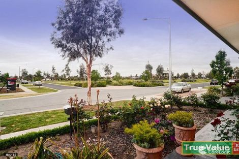 92 Eltham Pde, Manor Lakes, VIC 3024