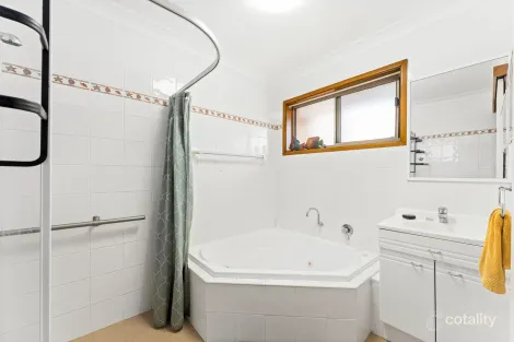 Property photo of 1/9 Grove Circuit Lake Illawarra NSW 2528