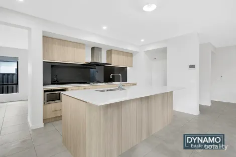 Property photo of 11 Hawk Way Wallan VIC 3756