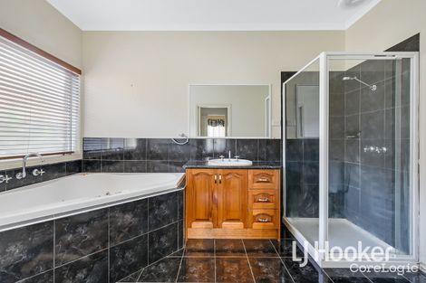 Property photo of 3 Nevin Grove Berwick VIC 3806