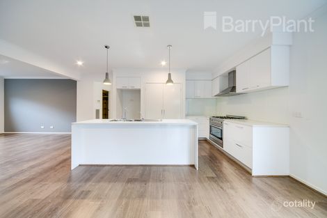 Property photo of 36 Fleuve Rise Clyde North VIC 3978