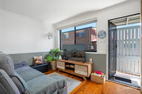 Property photo of 19 Prince Edward Parade Redcliffe QLD 4020