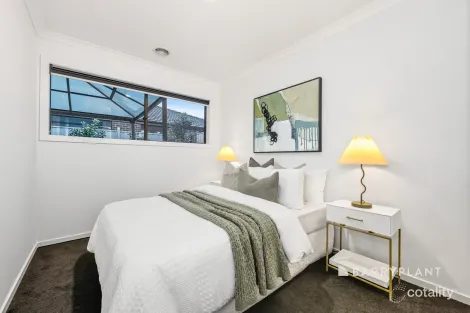 Property photo of 27 Tara Boulevard Officer VIC 3809