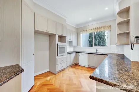 Property photo of 1/18 Orrong Crescent Caulfield North VIC 3161