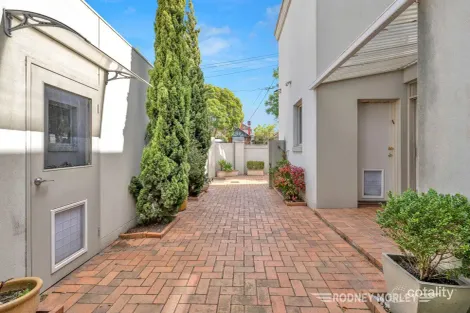 Property photo of 1/18 Orrong Crescent Caulfield North VIC 3161