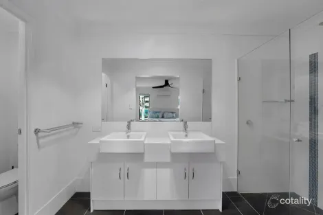 Property photo of 9 Honeysuckle Court Flagstone QLD 4280