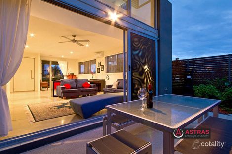 Property photo of 4 Lakefront Crescent Varsity Lakes QLD 4227