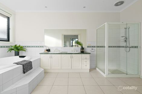 Property photo of 33 Cambridge Crescent Taylors Lakes VIC 3038