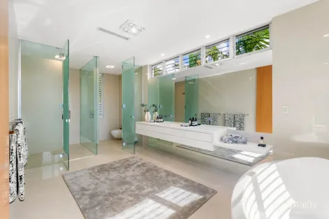 Property photo of 19 Binda Place Bundall QLD 4217