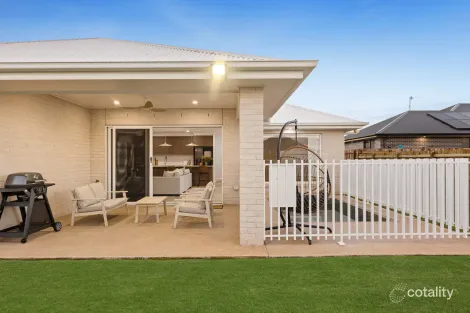 Property photo of 10 Willoughby Crescent Springwood QLD 4127