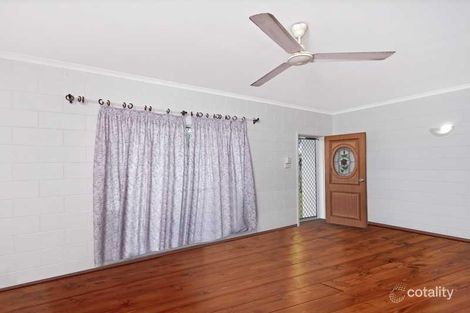 Property photo of 9 Greenfield Close Mooroobool QLD 4870