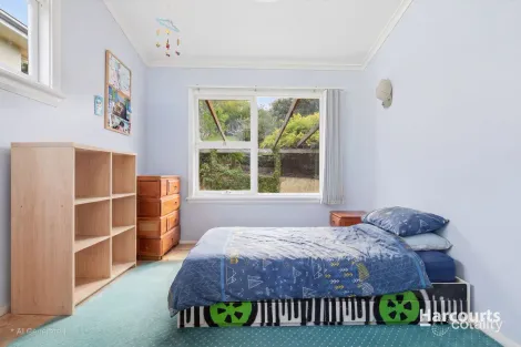 Property photo of 2 Selby Place Lindisfarne TAS 7015