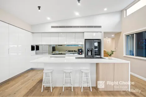 Property photo of 20 Albert Street Lake Illawarra NSW 2528