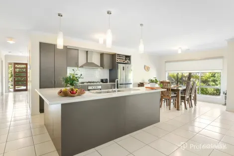 Property photo of 5 Stonewater Place Yarra Junction VIC 3797