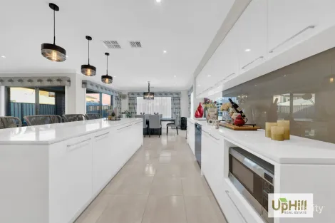 Property photo of 20 Lonarto Avenue Clyde North VIC 3978