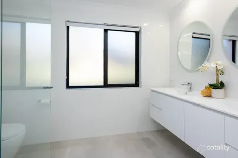 Property photo of 3 Minyon Court Pacific Pines QLD 4211