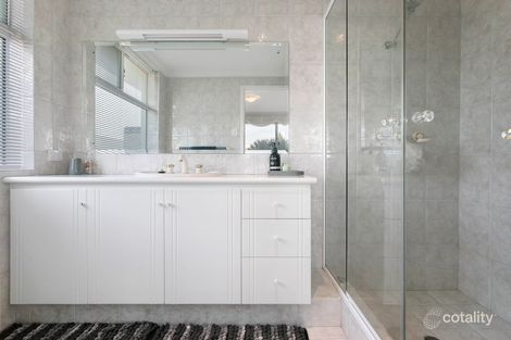 Property photo of 11 Reverie Mews Halls Head WA 6210