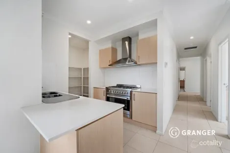 Property photo of 8 Timor Walk Eynesbury VIC 3338