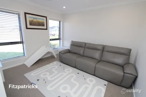 Property photo of 8B Peacock Drive Turvey Park NSW 2650