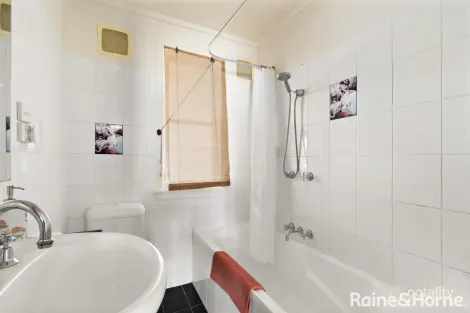 Property photo of 60 Donald Road Karabar NSW 2620