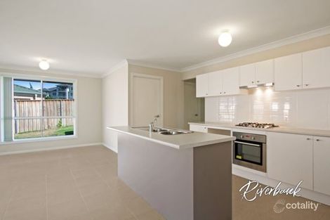 Property photo of 21 Jarvisfield Place Macquarie Links NSW 2565