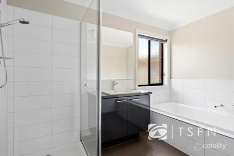 Property photo of 37 Aspect Drive Huntly VIC 3551