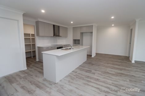 10 Hopbush St, Nikenbah, QLD 4655