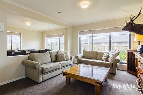 Property photo of 32 Quarters Boulevard Cranbourne West VIC 3977