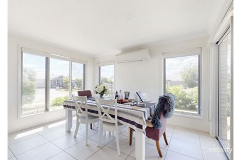 19 Eagleton Cres, Leichhardt, QLD 4305