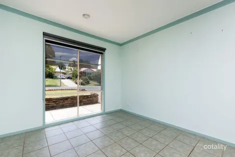 Property photo of 28 Azure Drive West Wodonga VIC 3690