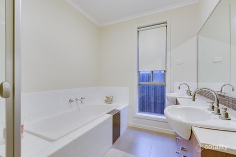 Property photo of 16 Kirribilli Boulevard Taylors Hill VIC 3037