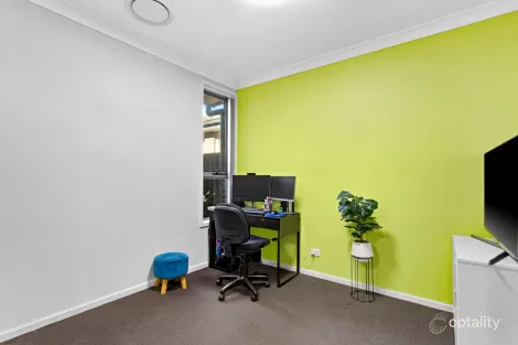 Property photo of 11 Felicity Crescent Grantham Farm NSW 2765