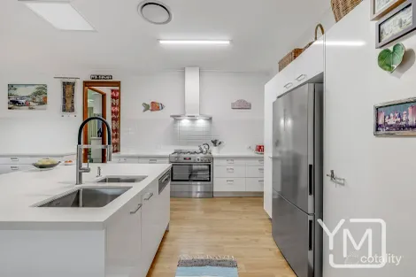 Property photo of 19 Crusader Street Battery Hill QLD 4551