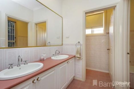 Property photo of 33 Dorset Drive Greenvale VIC 3059