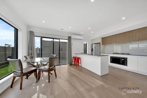 Property photo of 1 Buckleys Walk Mickleham VIC 3064