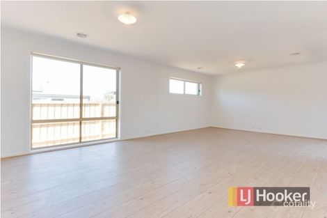 Property photo of 12 Loddon Place Clyde North VIC 3978