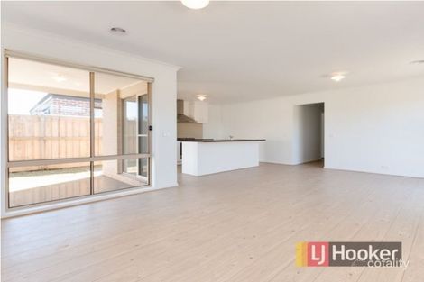 Property photo of 12 Loddon Place Clyde North VIC 3978