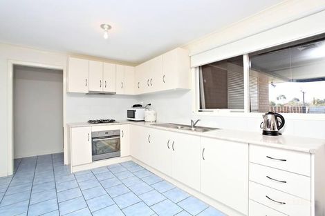 Property photo of 39 Stevenage Crescent Deer Park VIC 3023