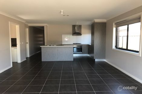 Property photo of 31 Tourmaline Drive Cobblebank VIC 3338