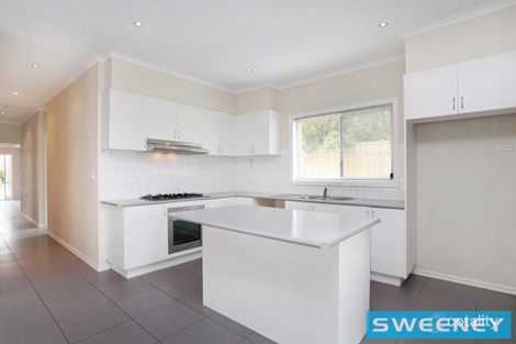Property photo of 5 Barkly Close Caroline Springs VIC 3023