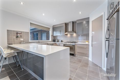 Property photo of 14 Keiwa Place Taylors Hill VIC 3037