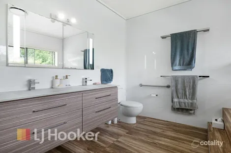 Property photo of 10 Barton Close Medowie NSW 2318